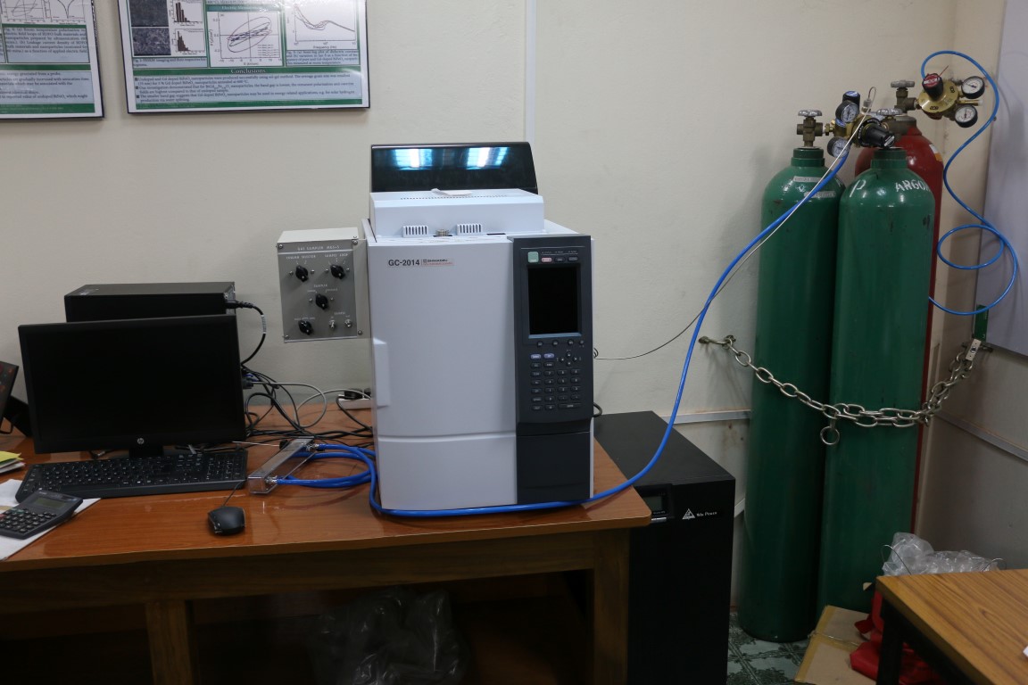 Shimadzu GC-2014 gas chromatograph